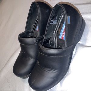 Women’s cherokee workwear step-in